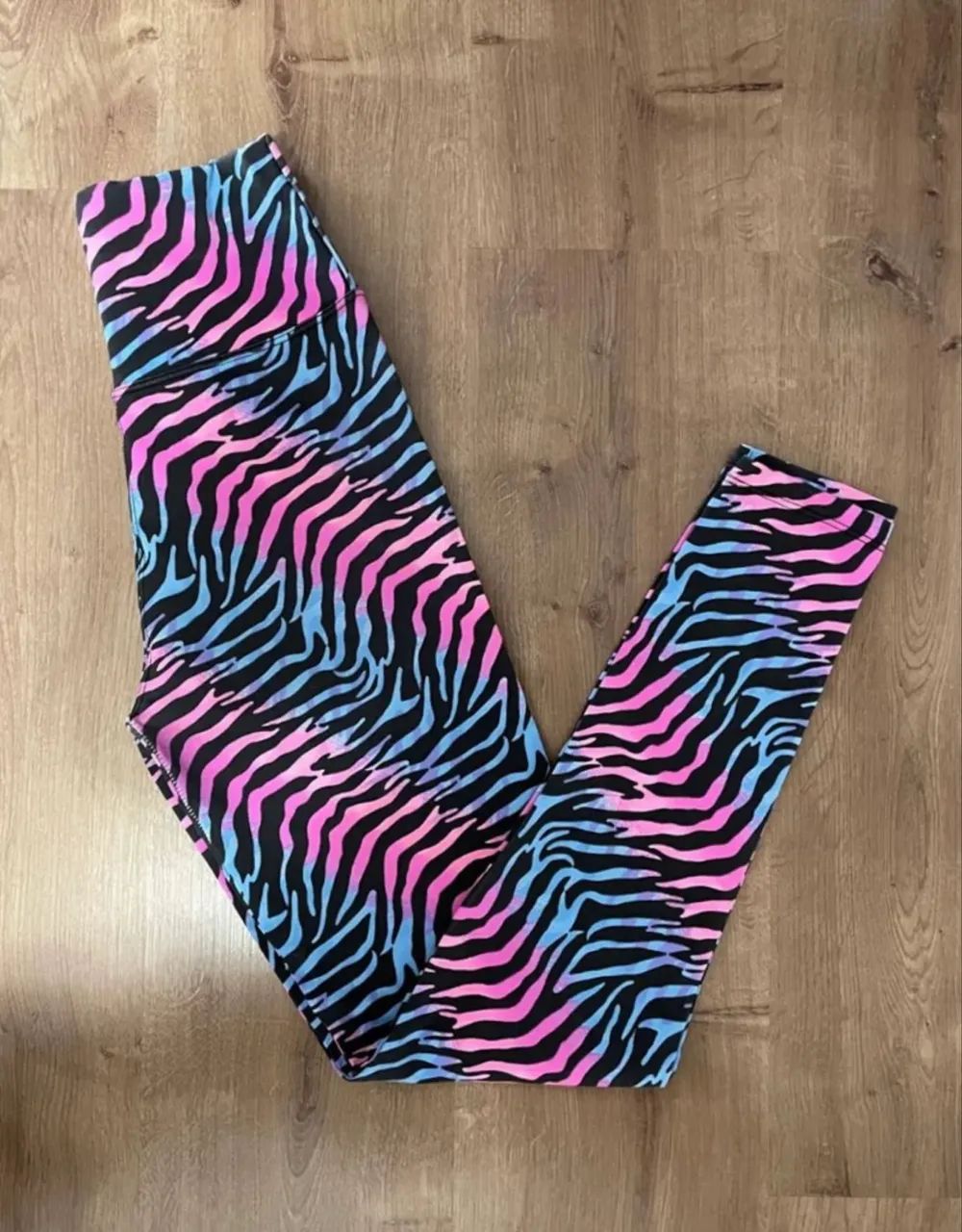 Calça Legging tam M Zebra Colorida - Foto 3