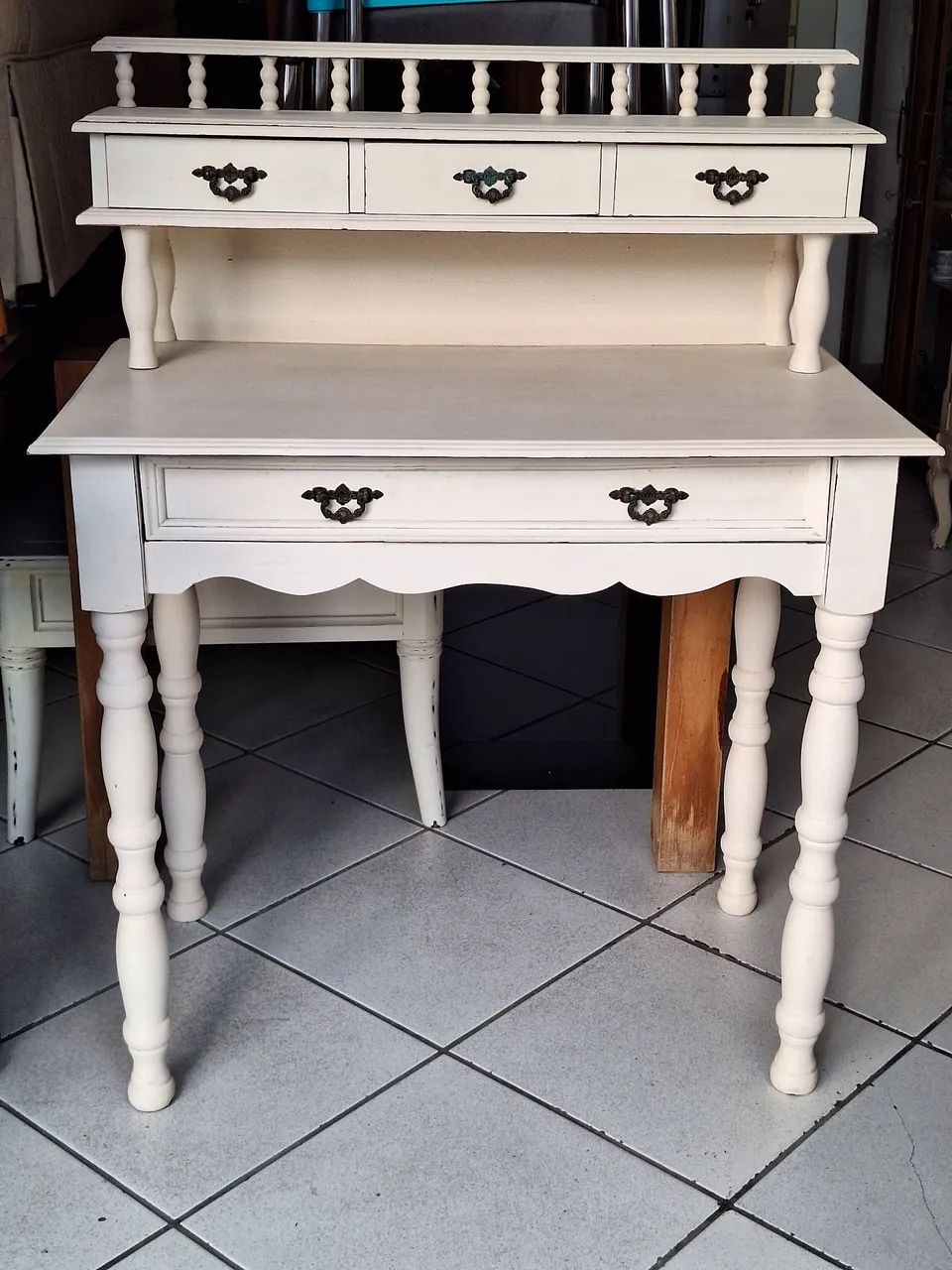 Escrivaninha de madeira maciça 