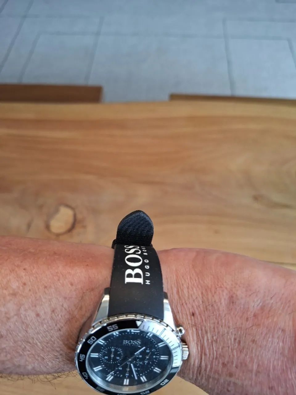 Relógio de pulso marca Hugo Boss, modelo HB1513441 - Foto 4