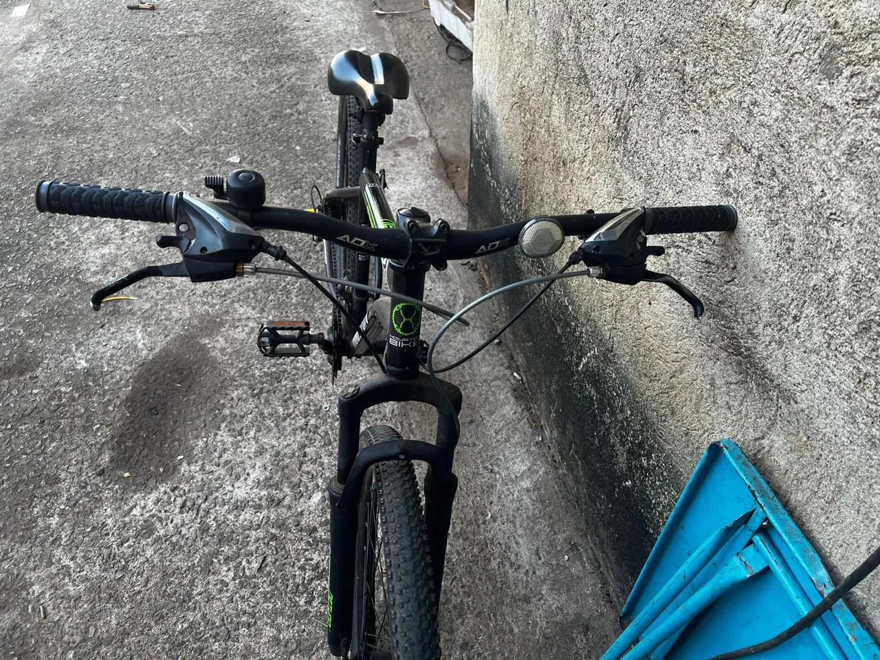 Bicicleta em bom estado de conservação 