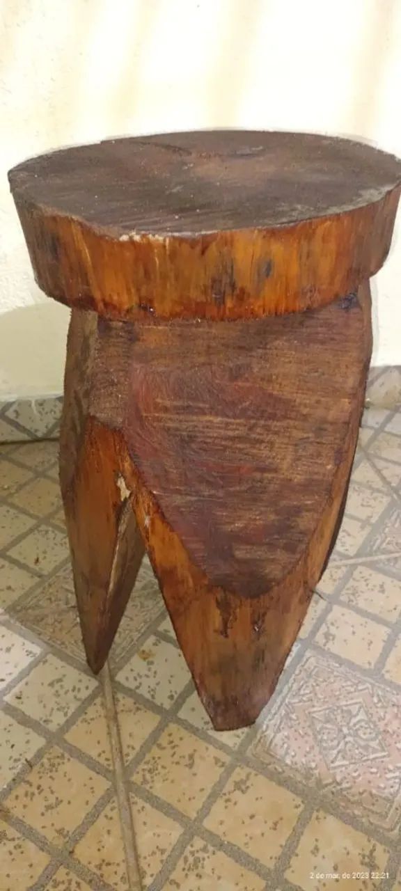 Banquinho de Madeira maciça 
