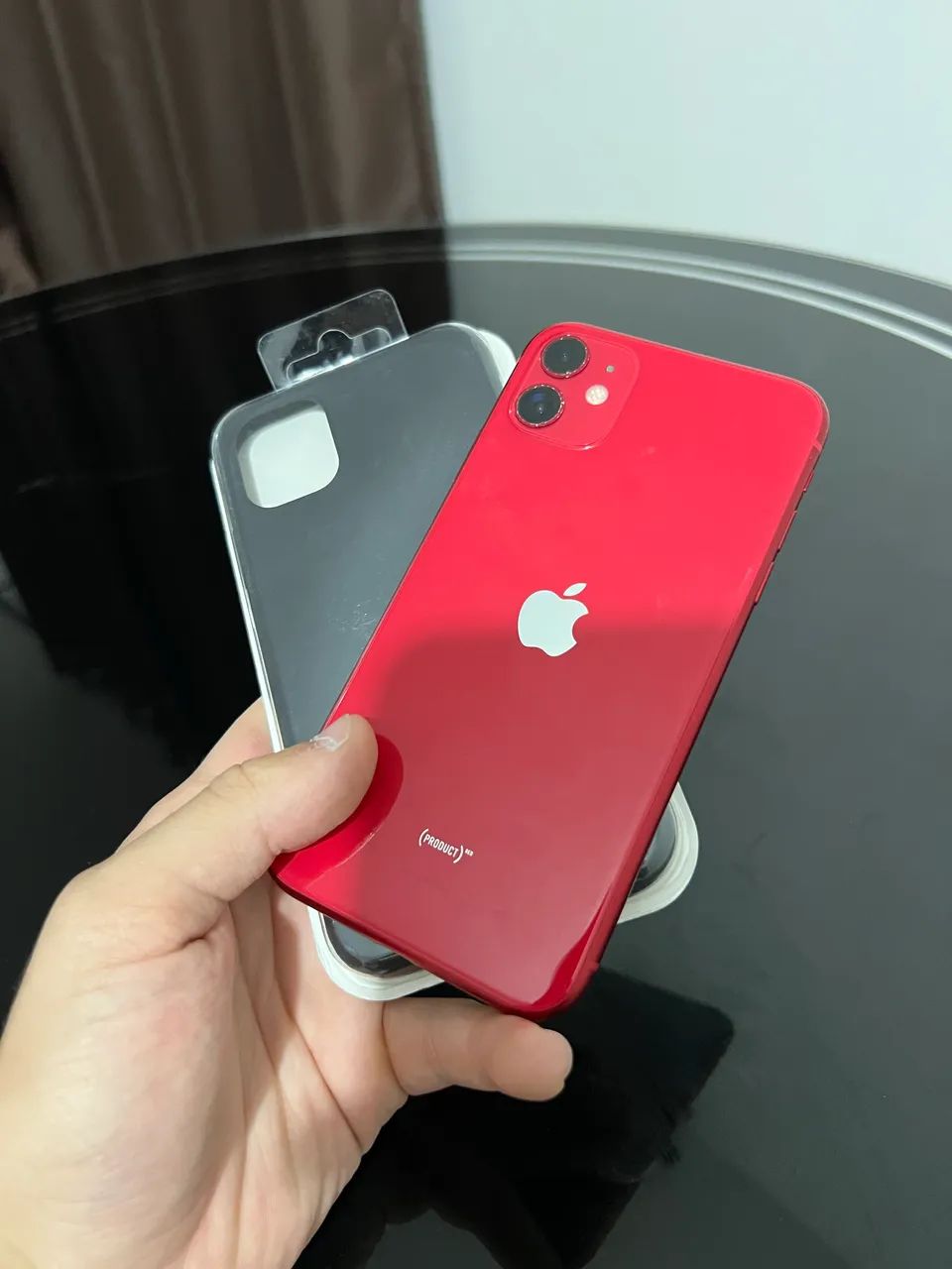 iPhone 11 RED - 64GB - Foto 2