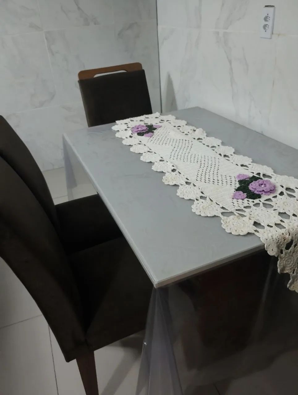 Mesa de jantar 04 cadeiras 