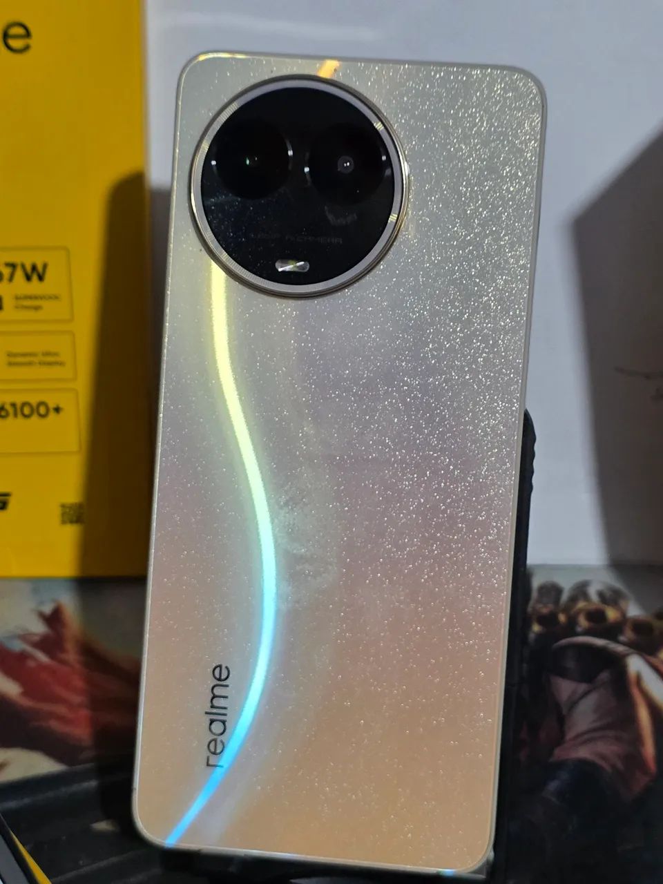 Smartphone Realme 11 5G - 256GB - Glory Gold - Foto 4
