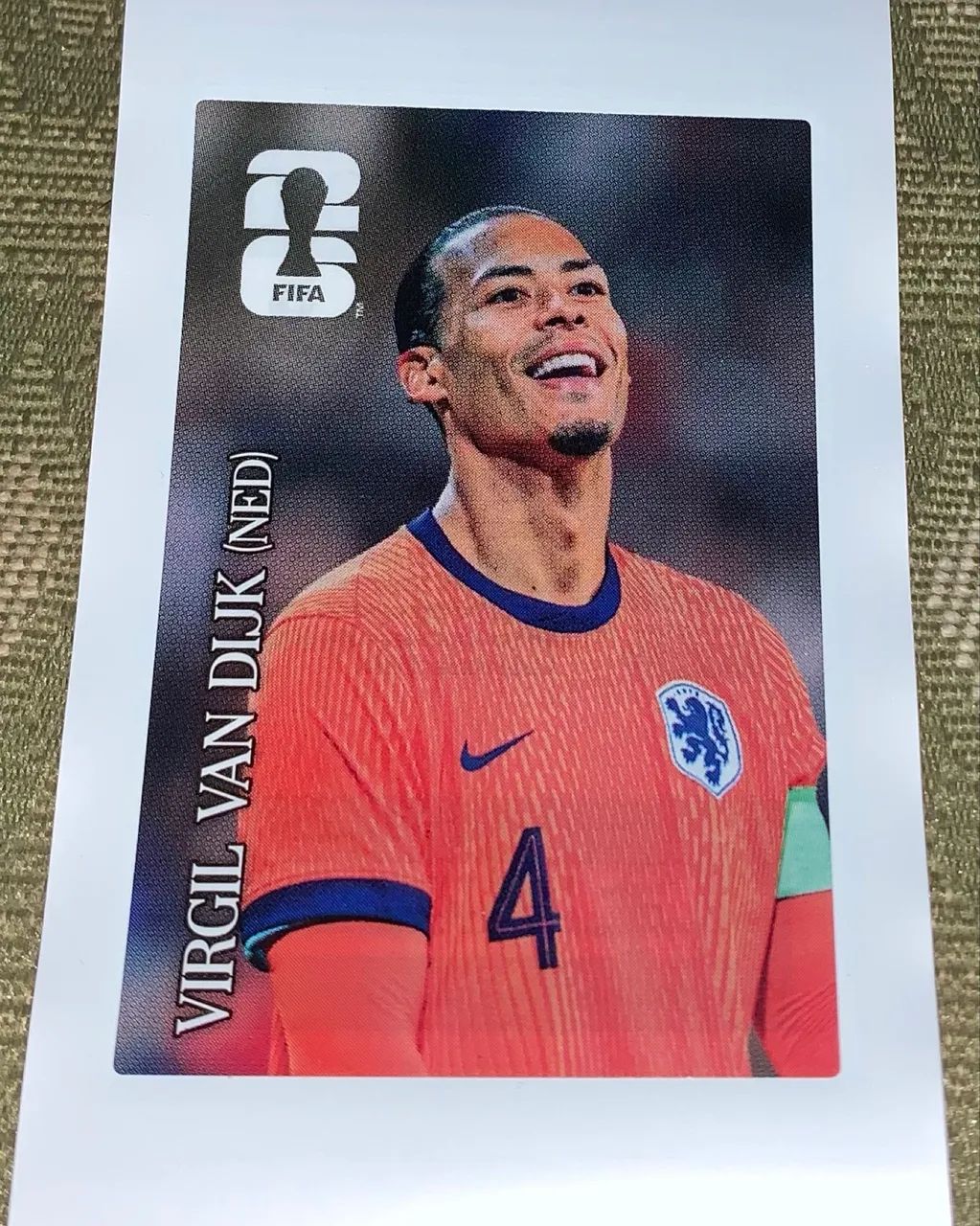 figurinha copa 2026 Virgil Van Dijk no rótulo nova