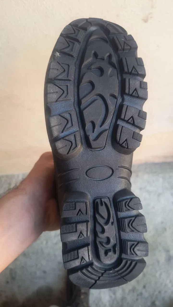 Vendo bota nova tamanho 41