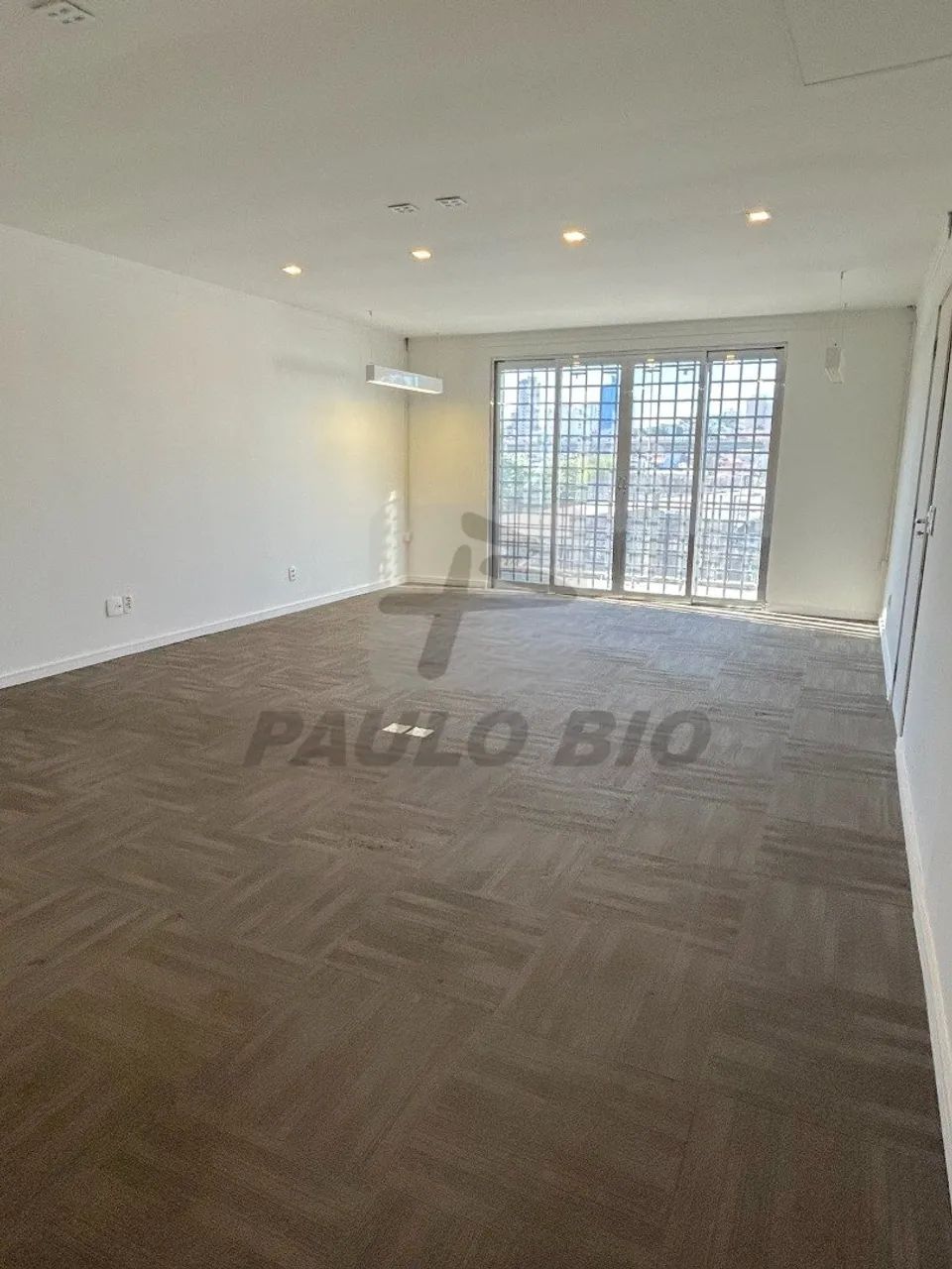 Prédio comercial para alugar no Bairro Jardim Avelino - SP