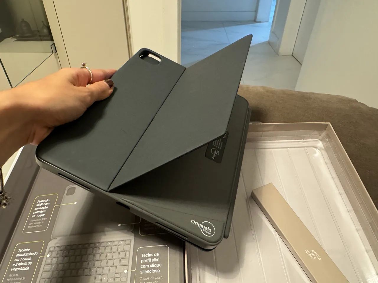 Capa com teclado para ipad 11 polegadas/ Marca Iplace - Foto 5