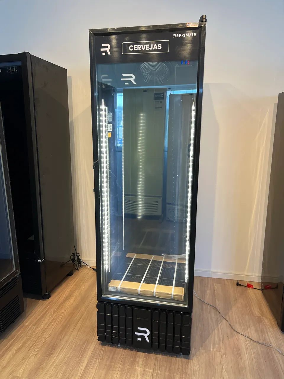 Cervejeira expositora 570L total black - nova - pronta entrega 