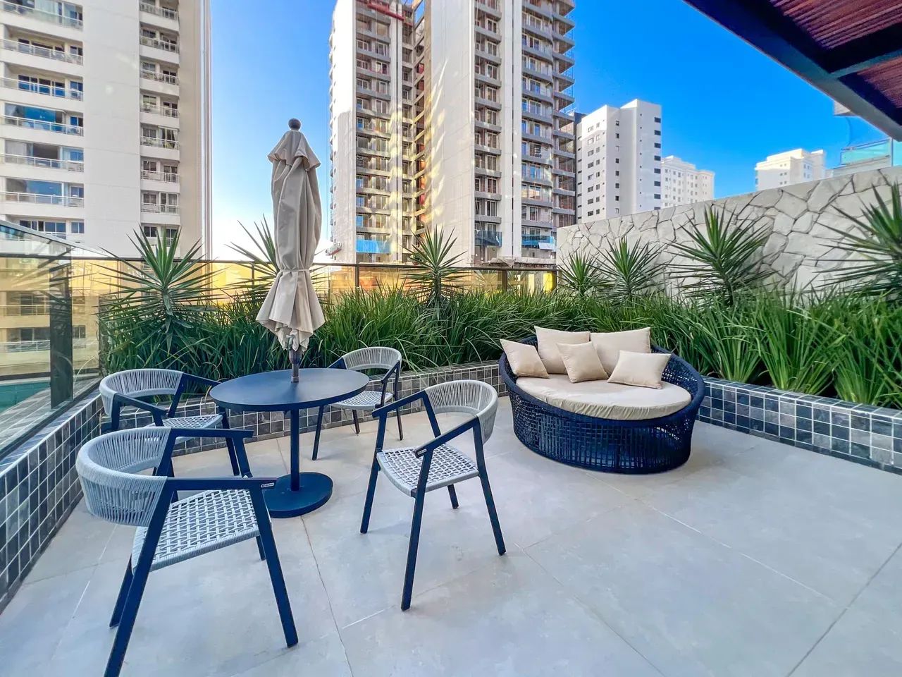 Apartamento com 3 Suítes na Ponta Dareia