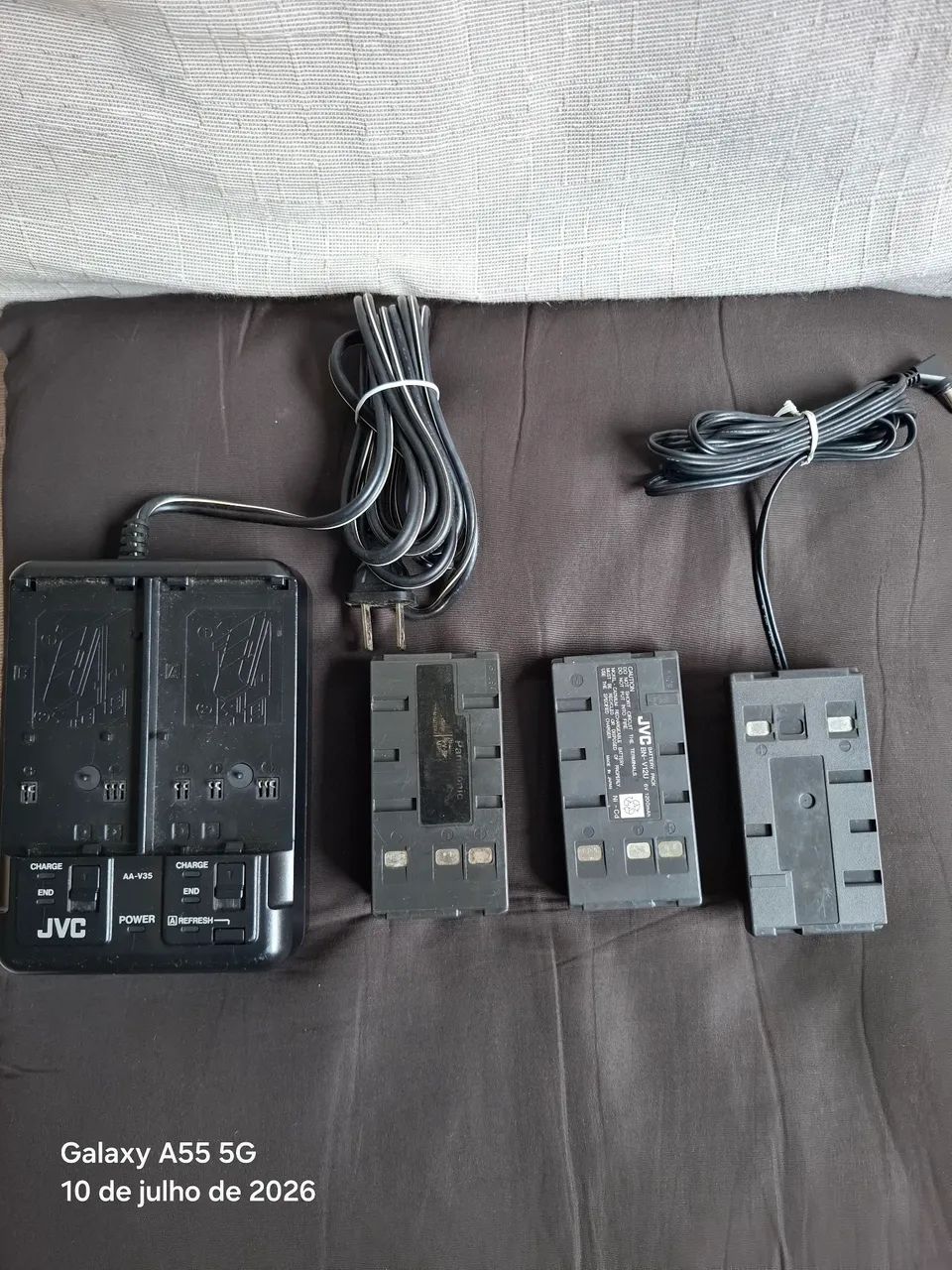 carregador de baterias, baterias e bolsa para câmeras JVC
