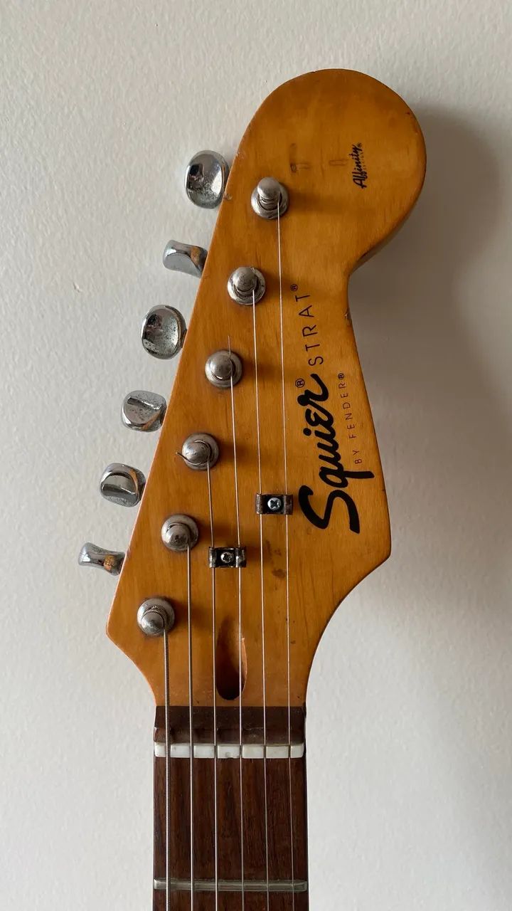 Guitarra Squier Afinity - troco em ouro