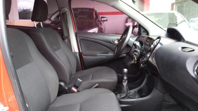 Etios Hatch X 1.3 16v - Foto 6