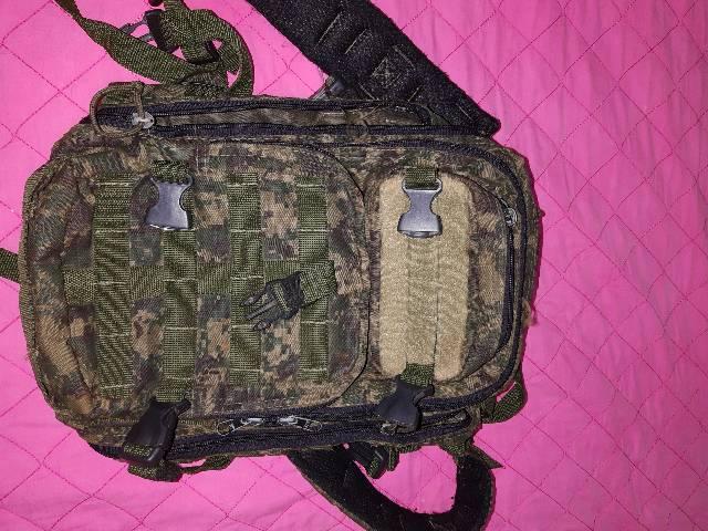 Mochila tática camuflada