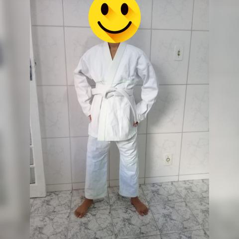 Kimono Naja tam A0 com faixa, usado 2 vezes. Nao entrego. Retirar no Centro