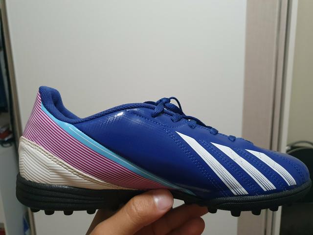 Chuteira Adidas feminina - Foto 4