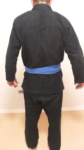 Kimono de jiu ou judô, um preto seminovo e um branco, Tam Peq - Foto 4