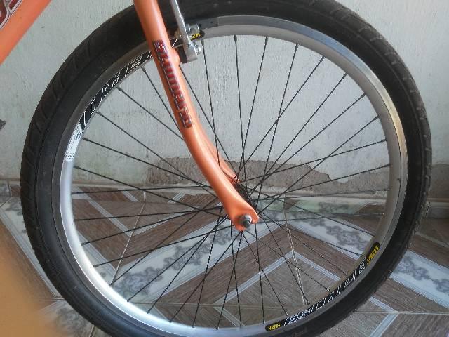 Vendo essa bike semi nova aro 26 - Foto 4