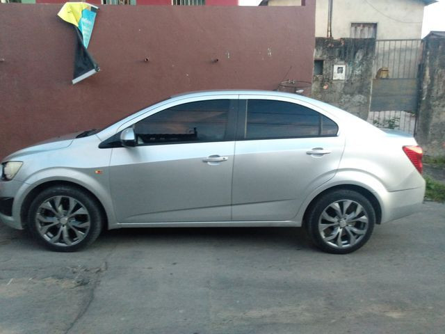 Vendo Sonic sedan LT - Foto 2