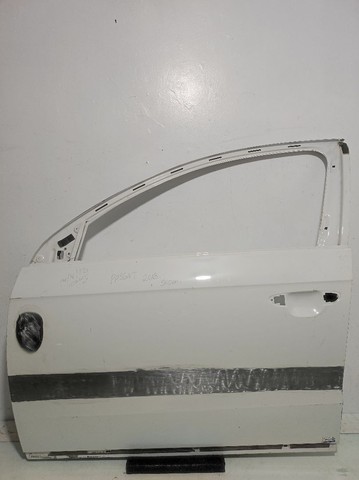 Porta dianteira esquerda Passat 2013 sedan