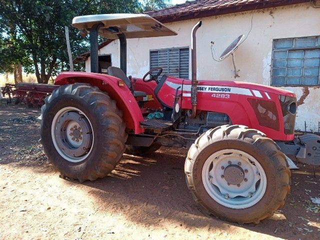 Trator Massey Ferguson 