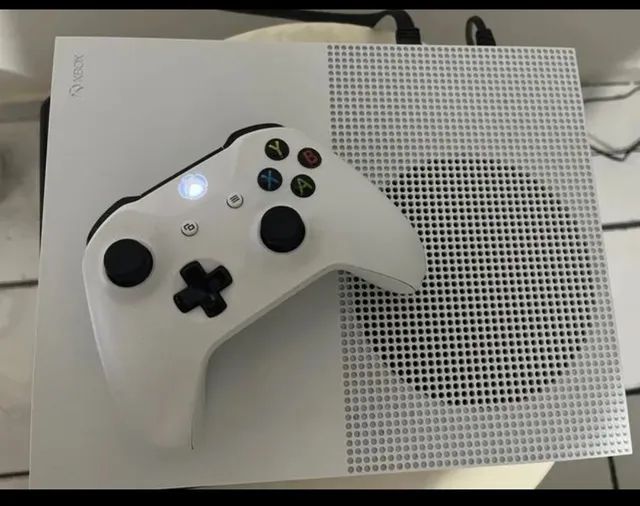 Xbox One S 1tb 2 Controles Usado