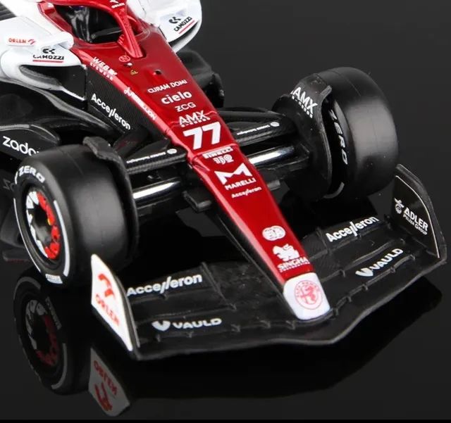 Race F1 Team Alfa Romeu C43 a nova Stake, piloto Valtteri Botas 77  - Foto 3