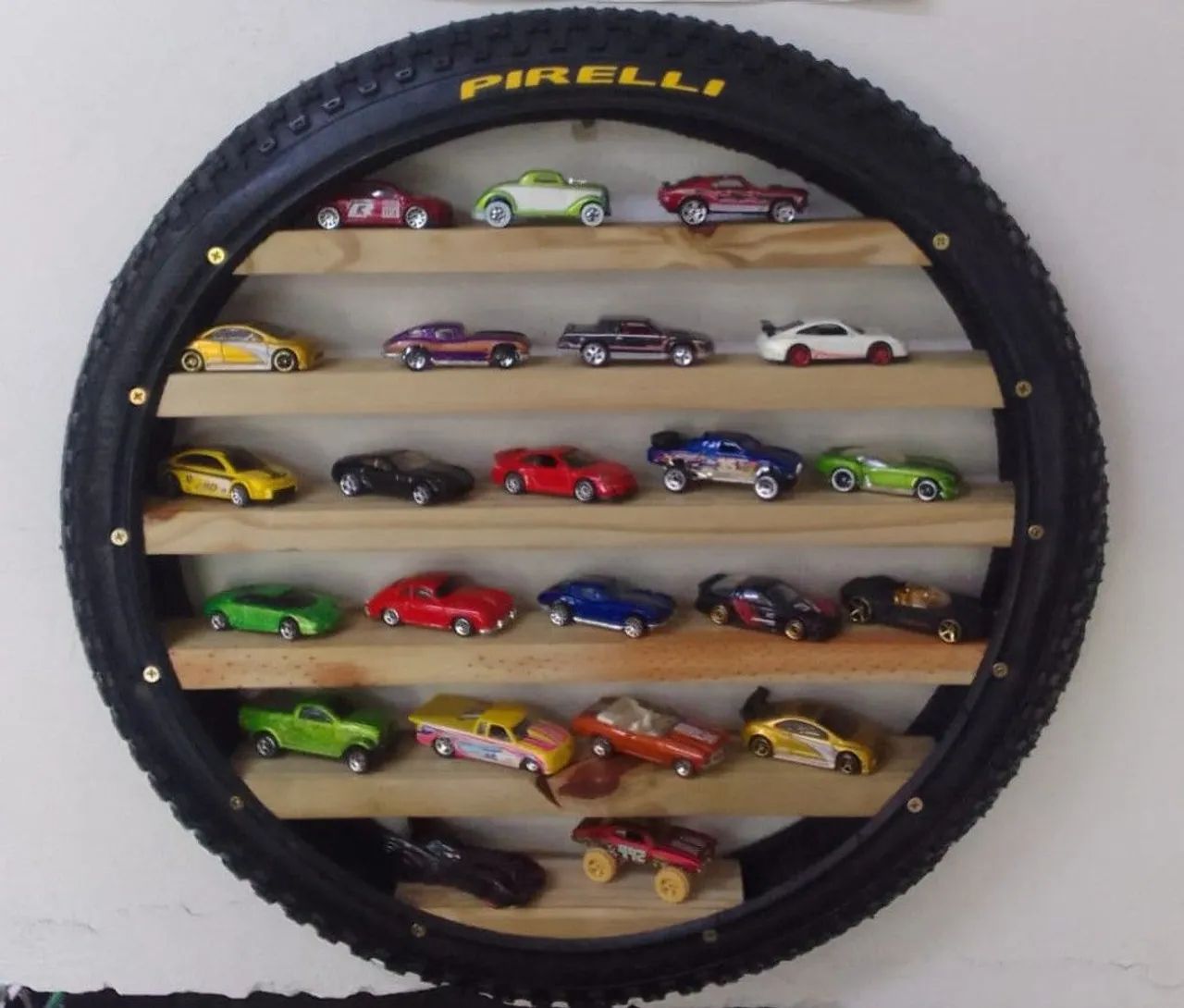 Expositor Pneu NOVO Carrinhos Hot Wheels  - Foto 6
