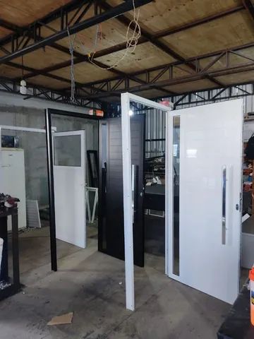 Porta de entrada alumínio lambril, linha suprema 25, dobradiça e pivotante 