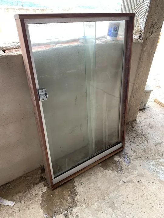 Porta de vidro com moldura de madeira - Foto 4