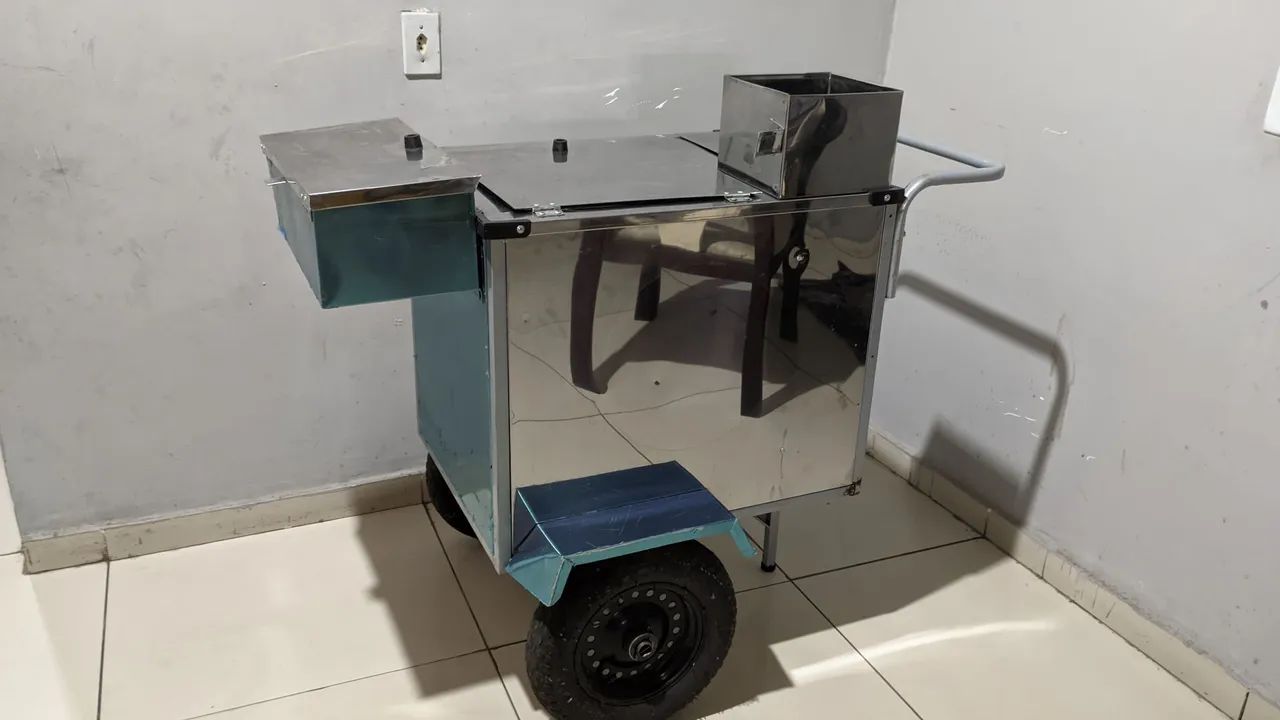 Carrinho foi usado para venda de açaí 