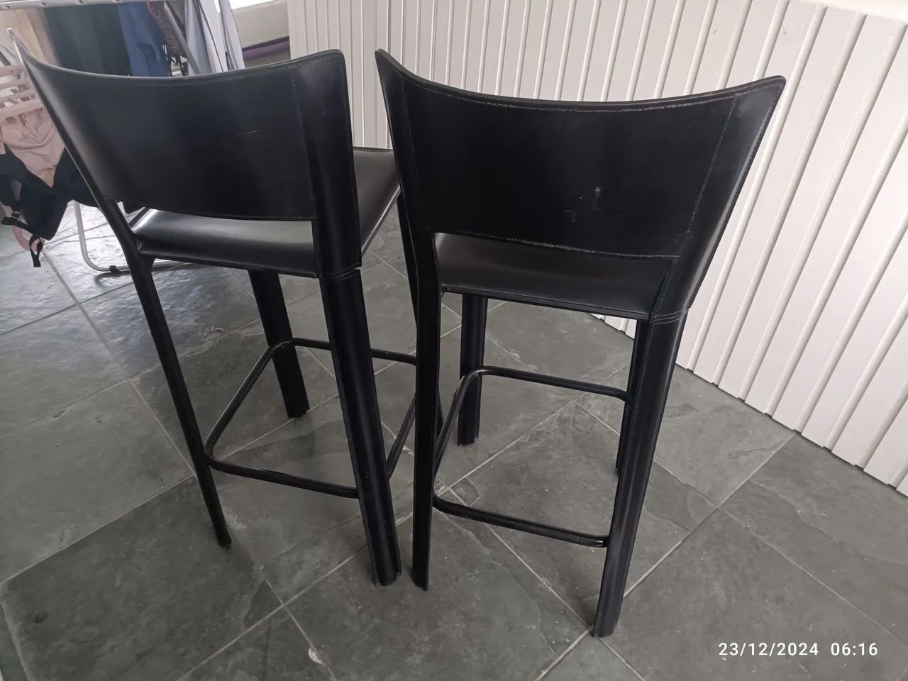 Conjunto de Cadeiras de Bar em Couro Preto - Foto 5