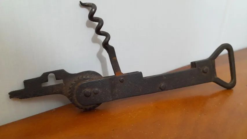 Saca-Rolhas e Abridor de Garrafa - (Vintage) Década de 1950 - Foto 2