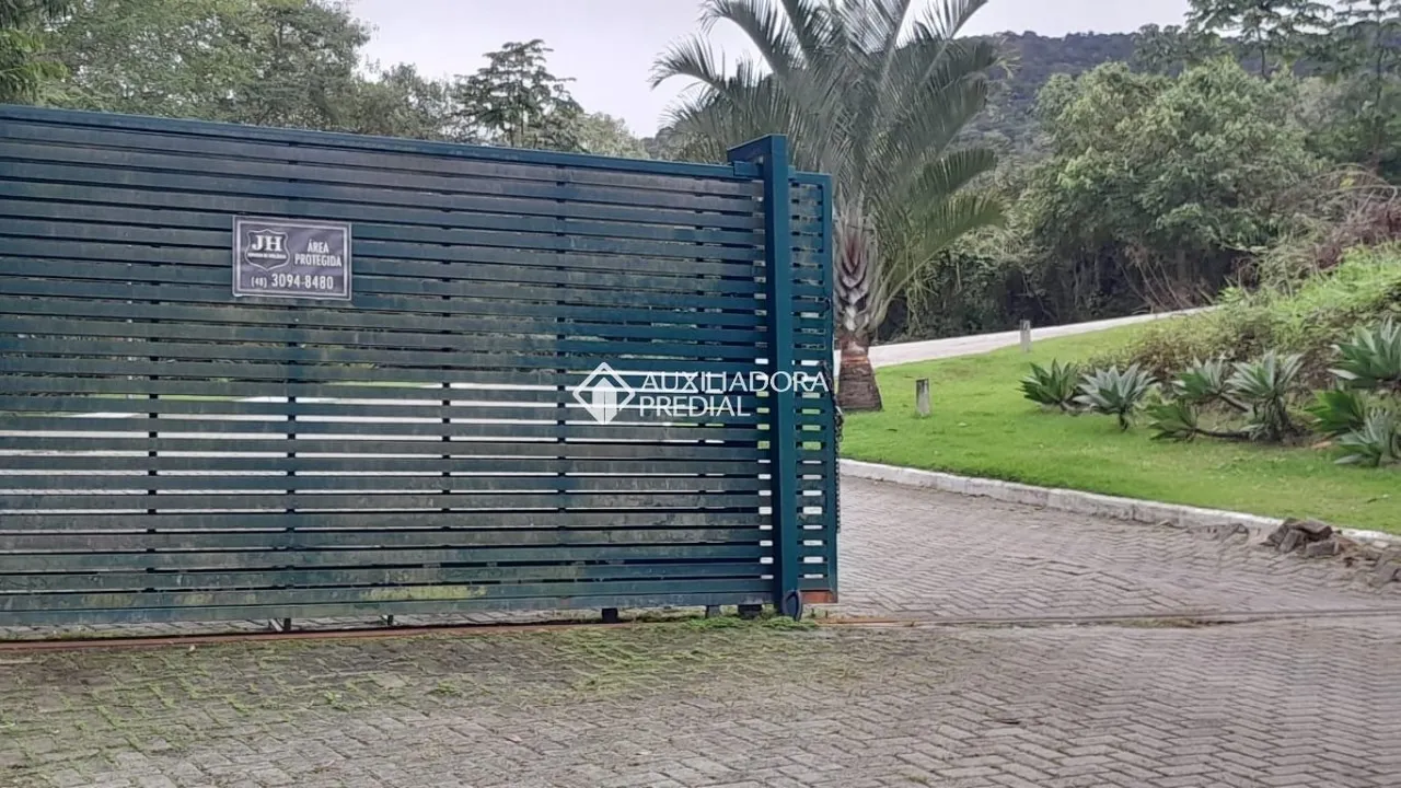 Terrenos em Condomínio Fechado no Bairro Itacurubi em Florianópolis-SC.