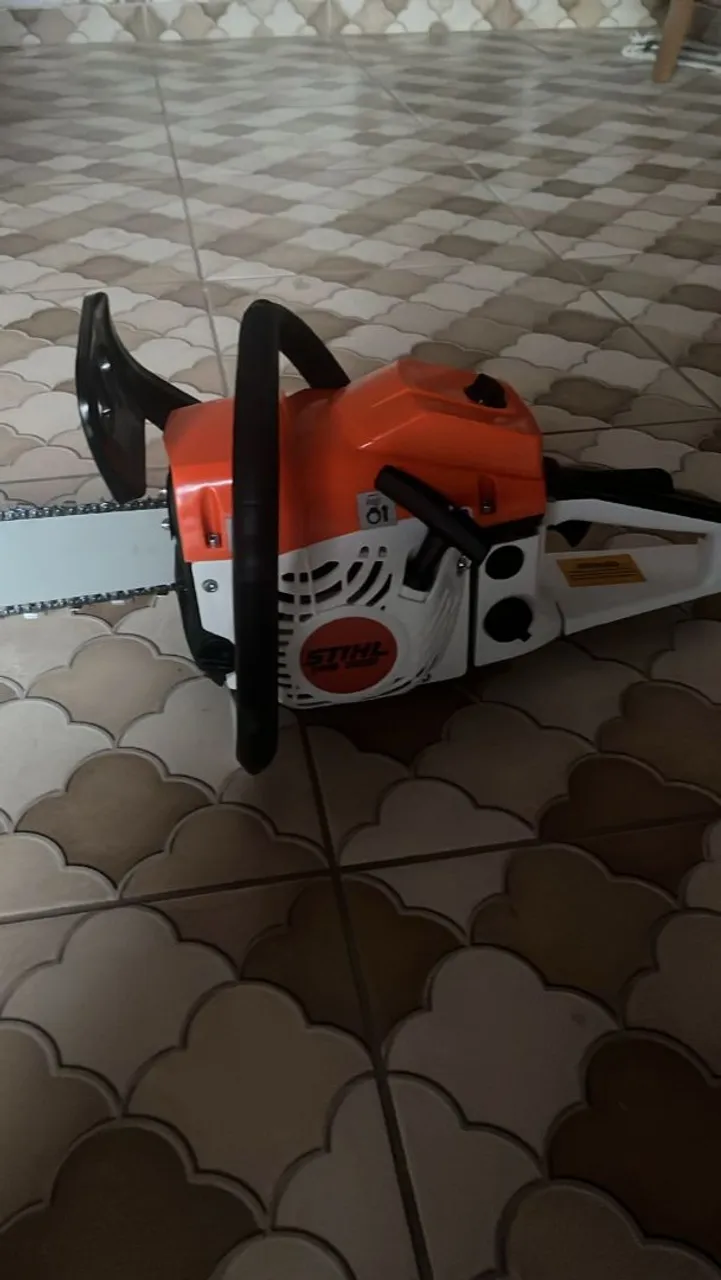 Motosserra Stihl Semi Nova - Ideal para Trabalhos Pesados