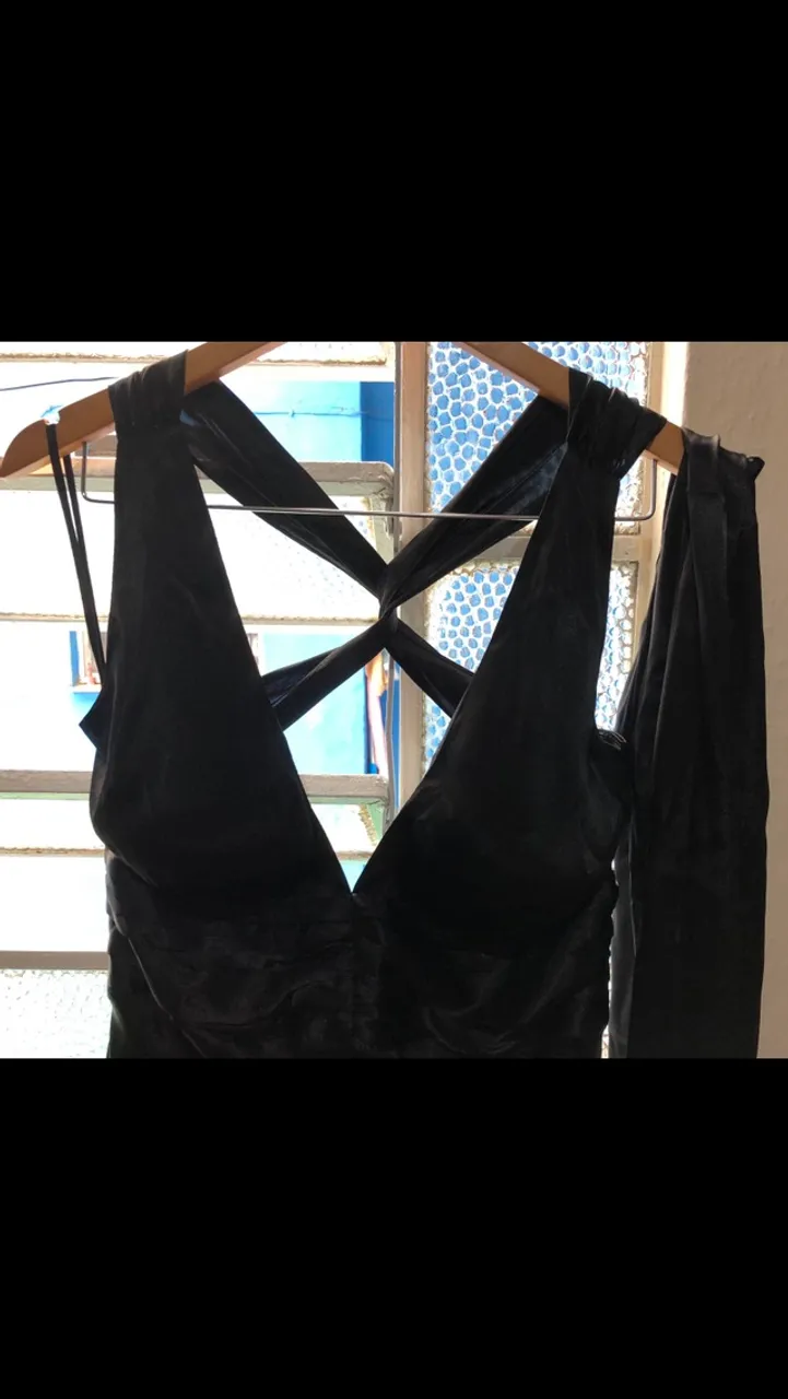 vestido preto em cetim tamanho G com echarpe