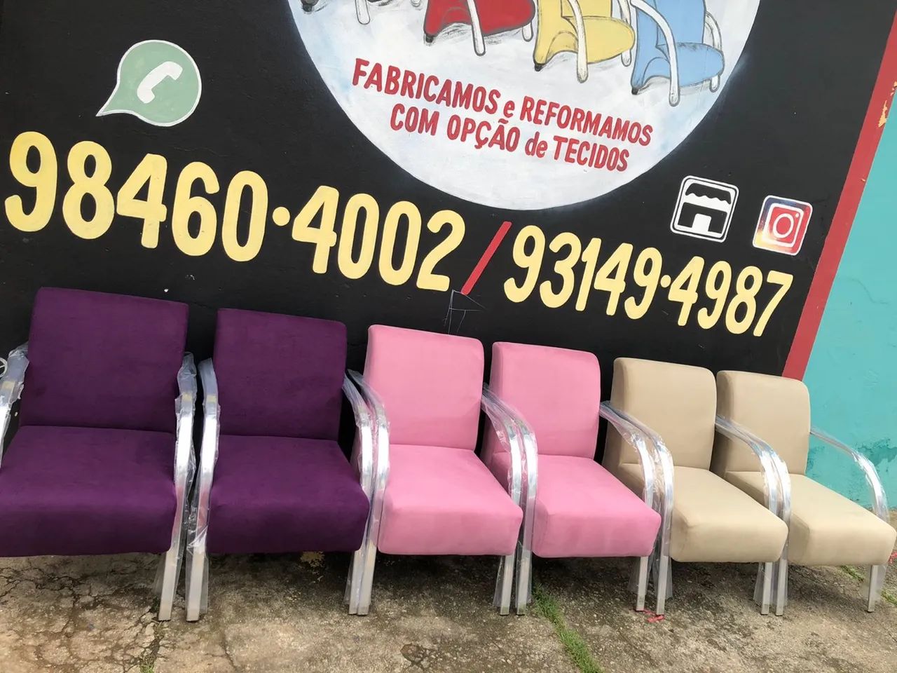 Poltronas coloridas com design moderno