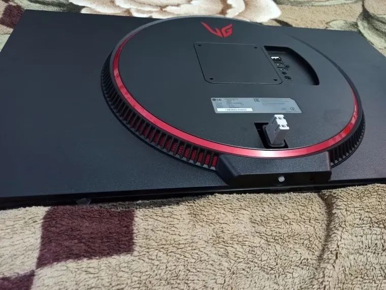 Monitor LG UltraGear 32'' QHD 2560x1440 165Hz 1ms HDR10 - Foto 3