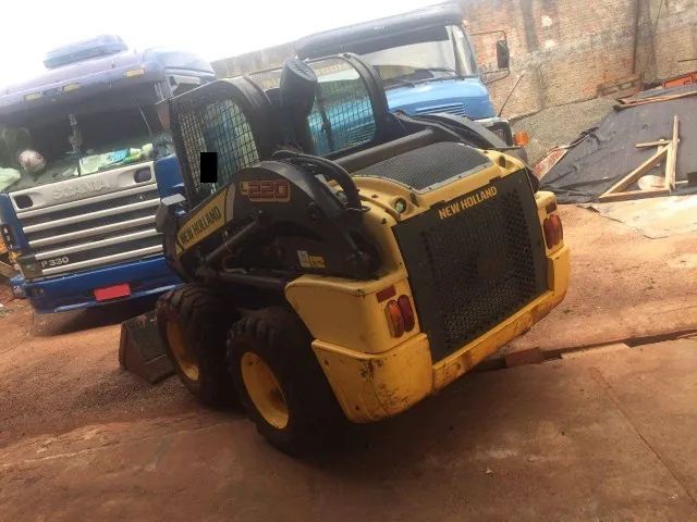 Mini Carregadeira New Holland L220 ano 2015 - Foto 3