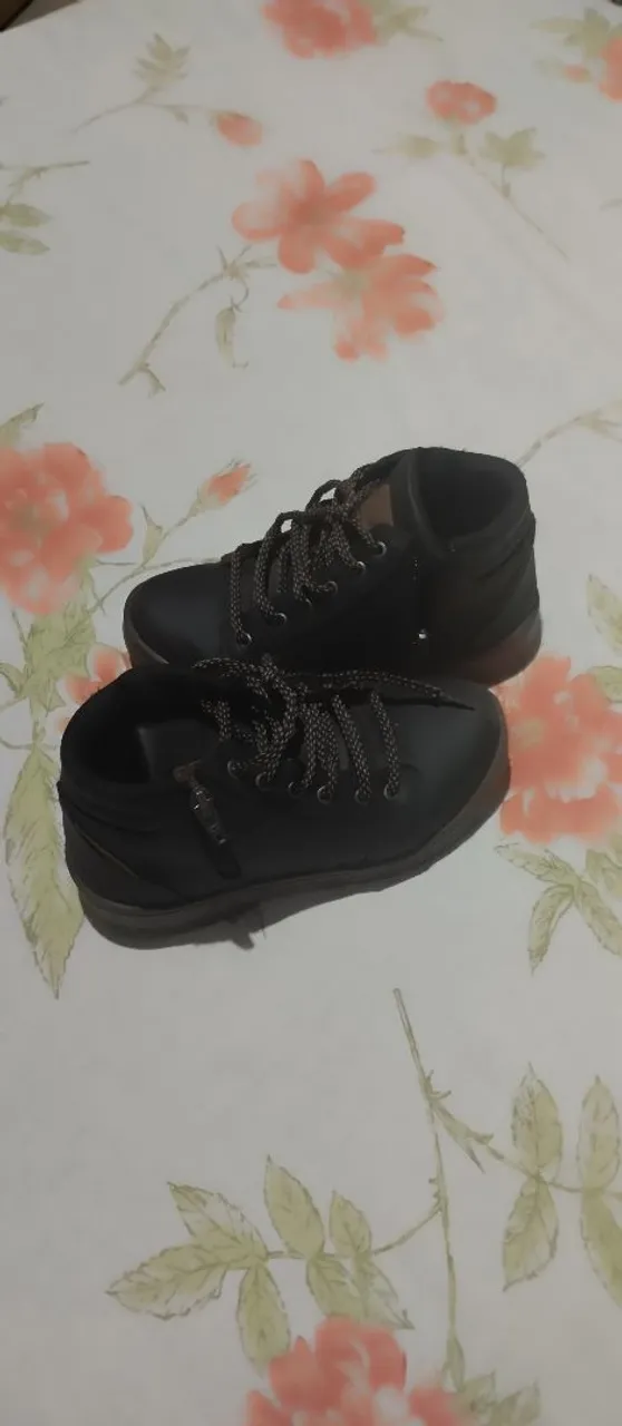 Botas infantis pretas com cadarço, tamanho 30