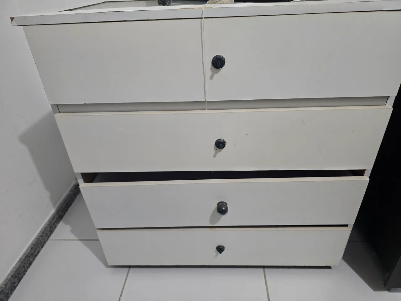 Cômoda com gavetas e Mesa de computador