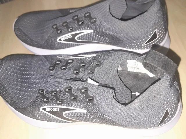TÊNIS IMPORTADO "BROOKS LEVITATE", CINZA E PRETO, NOVO, ZERO, SEM USO, NA CAIXA! TAM 34 - Foto 5
