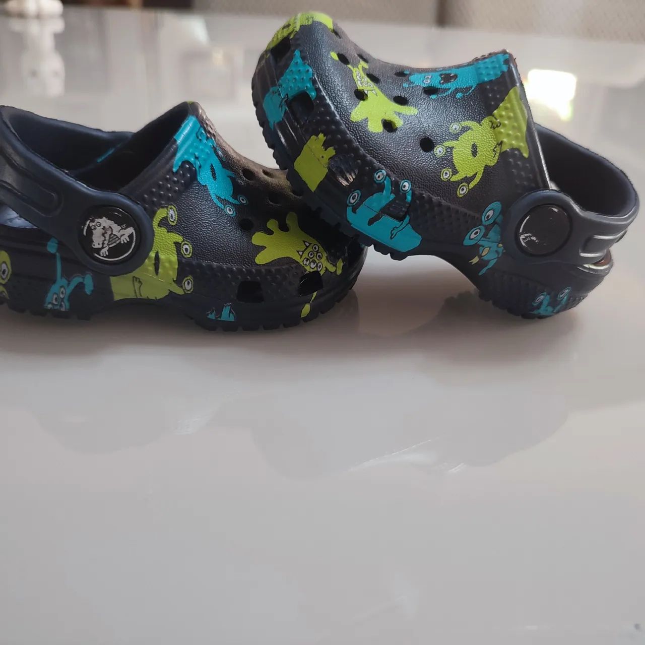 Crocs Infantil com Estampa de Monstrinhos - Tamanho Ideal - Foto 3