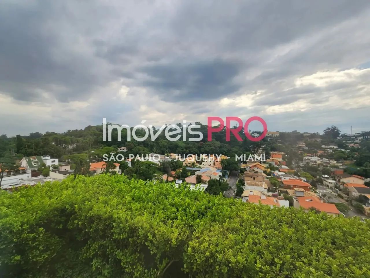 Cobertura duplex a venda no Real Parque com 447m2, 3 suítes, 4 vagas e area externa com pi
