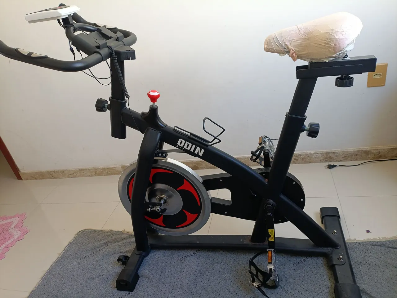 Bicicleta Ergométrica Odin - *