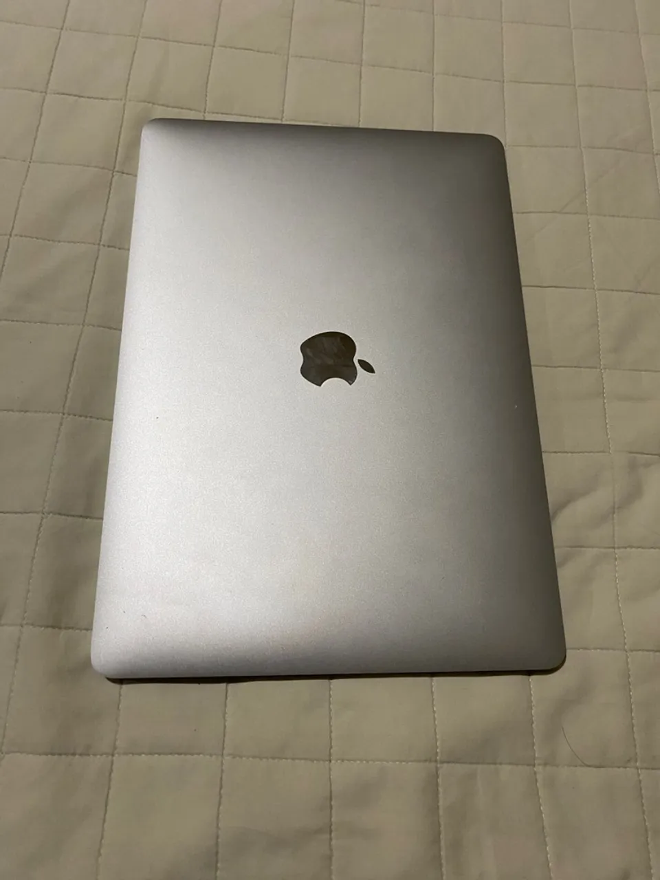 MacBook Pro - Apple