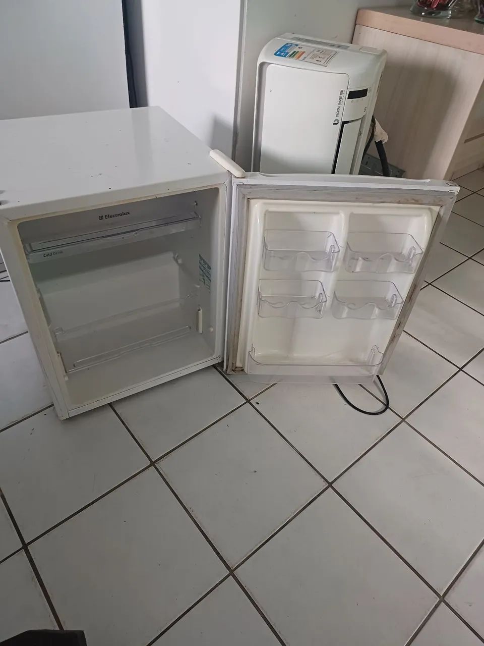 Frigobar eletrolux 80lts ótimas condições  - Foto 6