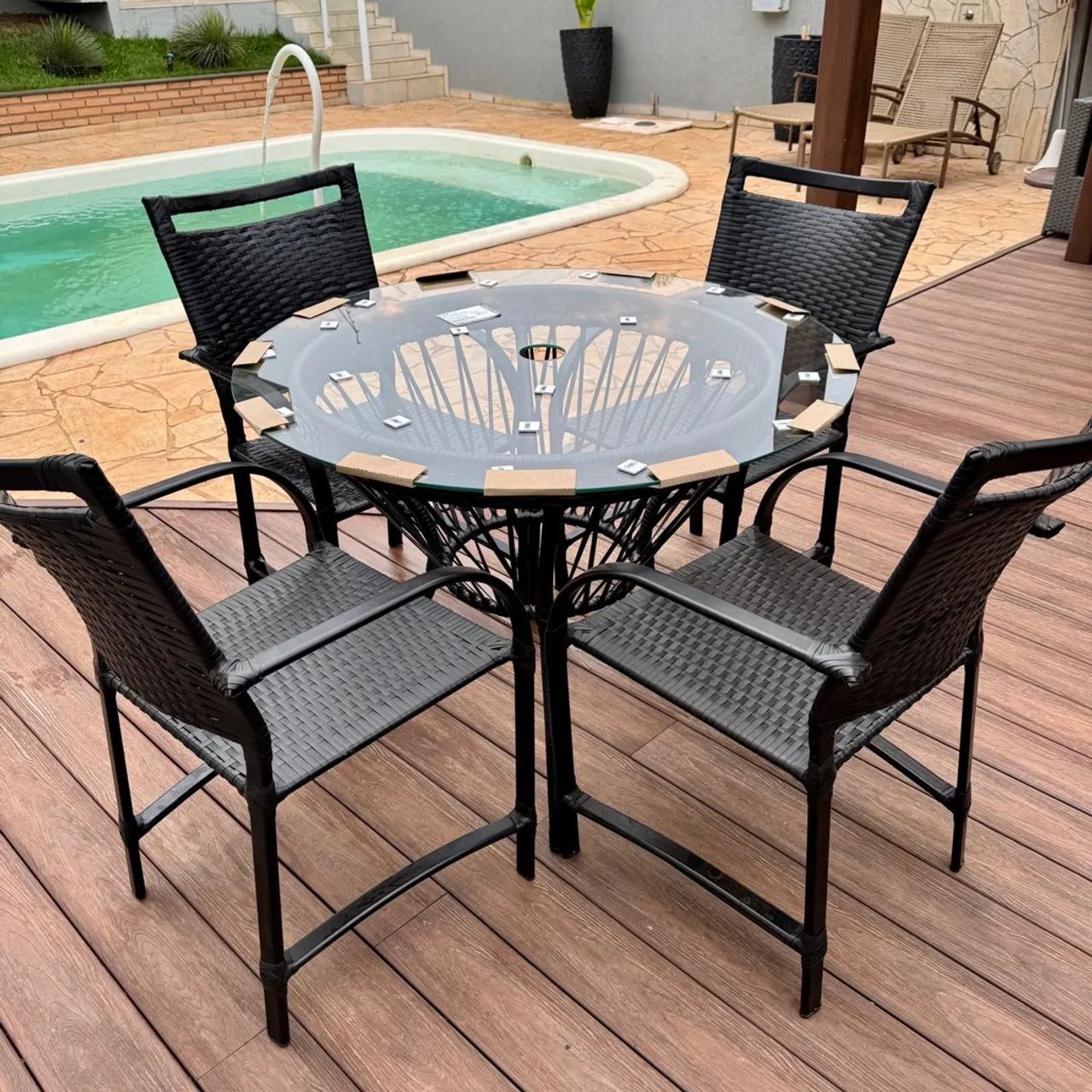Conjunto Mesa e Cadeiras para Área Externa em alumínio 2600