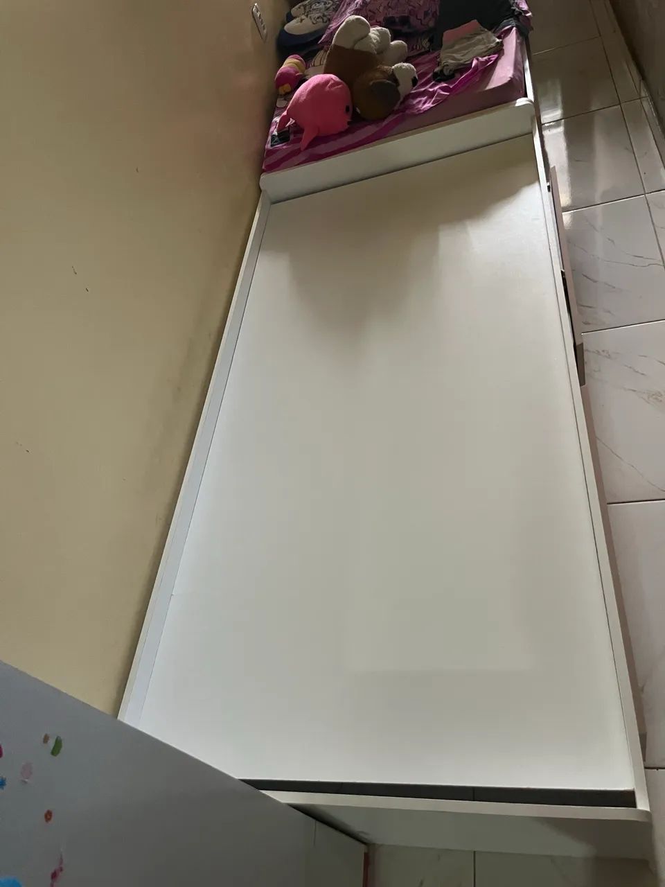 Cama de solteiro64169935585410123