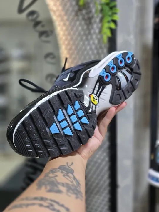 Nike Air Max Plus azul e preto  - Foto 2